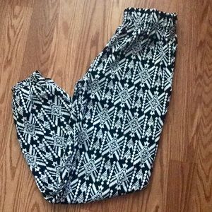 BLACK & WHITE HIGH WAIST AZTEC PRINT JOGGERS NWOT